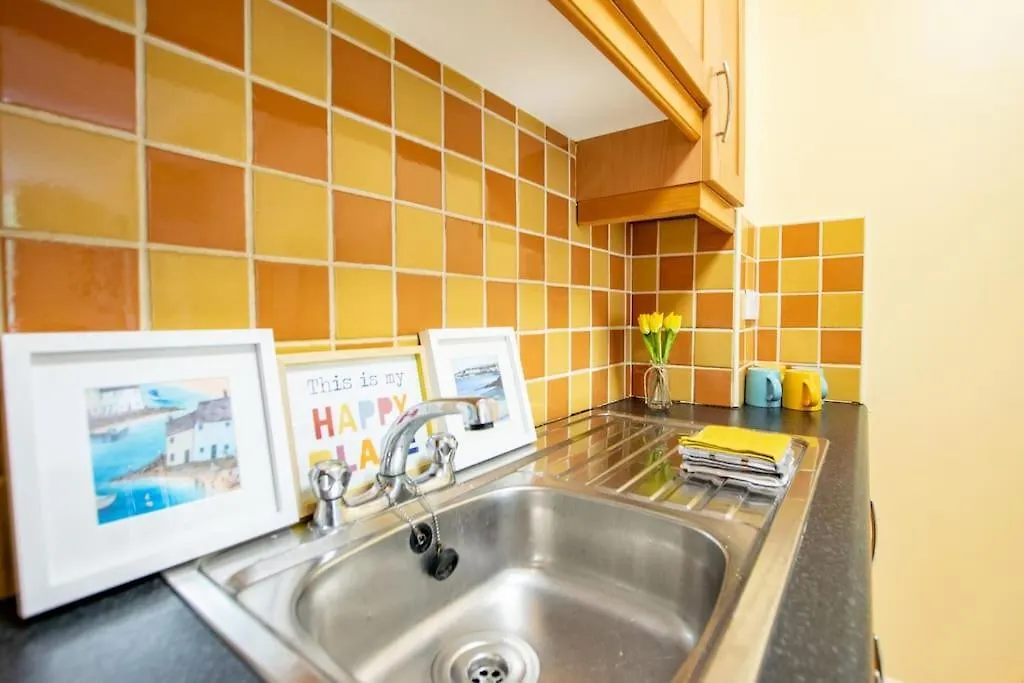 127 - Lovely 2 Bed Apartment With Parking Galway