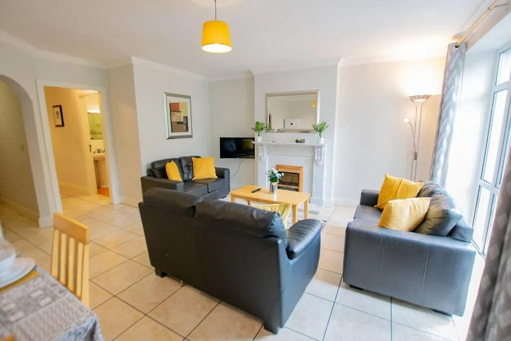 127 - Lovely 2 Bed Apartment With Parking Galway 0*,  Irlanda