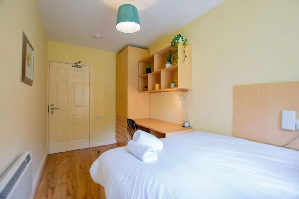 127 - Lovely 2 Bed Apartment With Parking Galway
