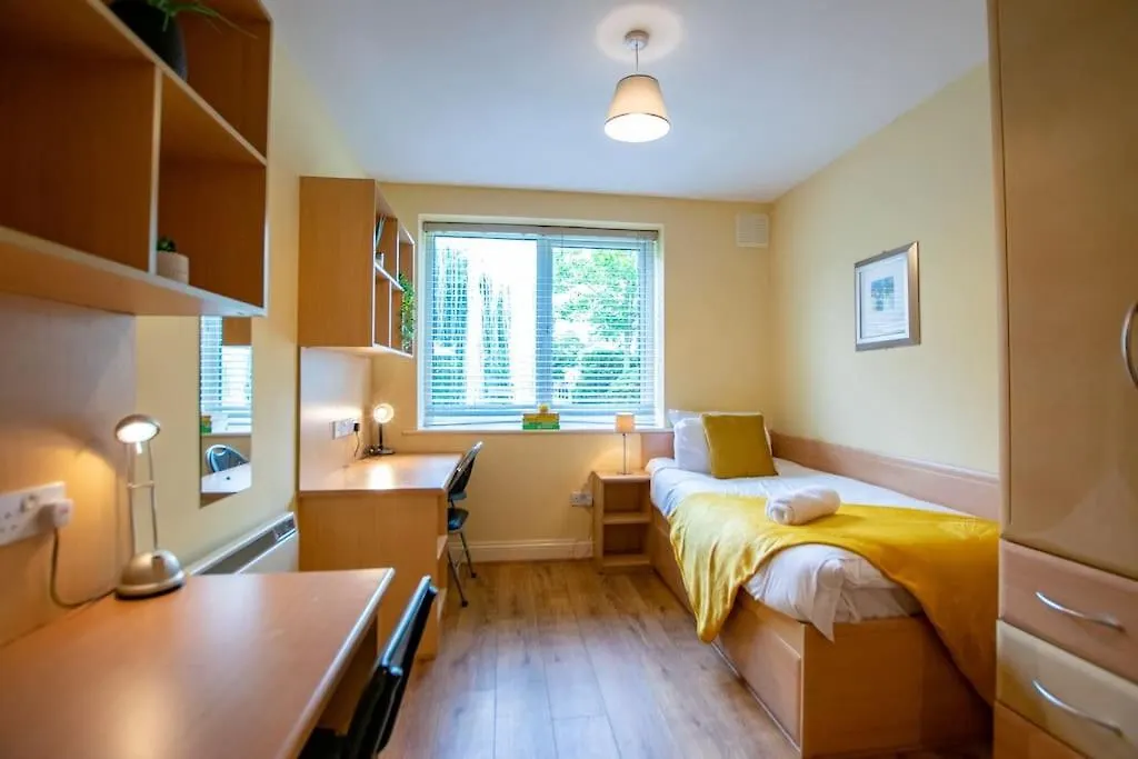 127 - Lovely 2 Bed Apartment With Parking Galway